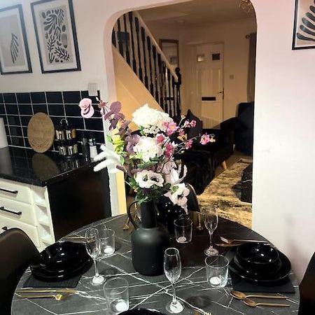 Beautiful House Off-Road Free Parking Villa Farnworth Buitenkant foto