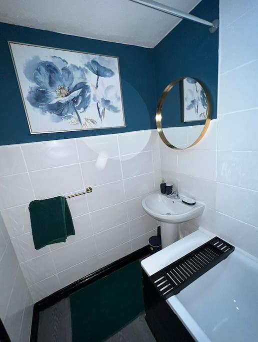 Beautiful House Off-Road Free Parking Villa Farnworth Buitenkant foto