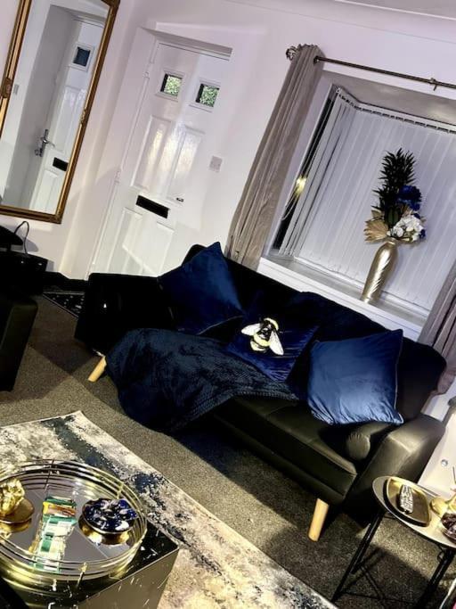 Beautiful House Off-Road Free Parking Villa Farnworth Buitenkant foto