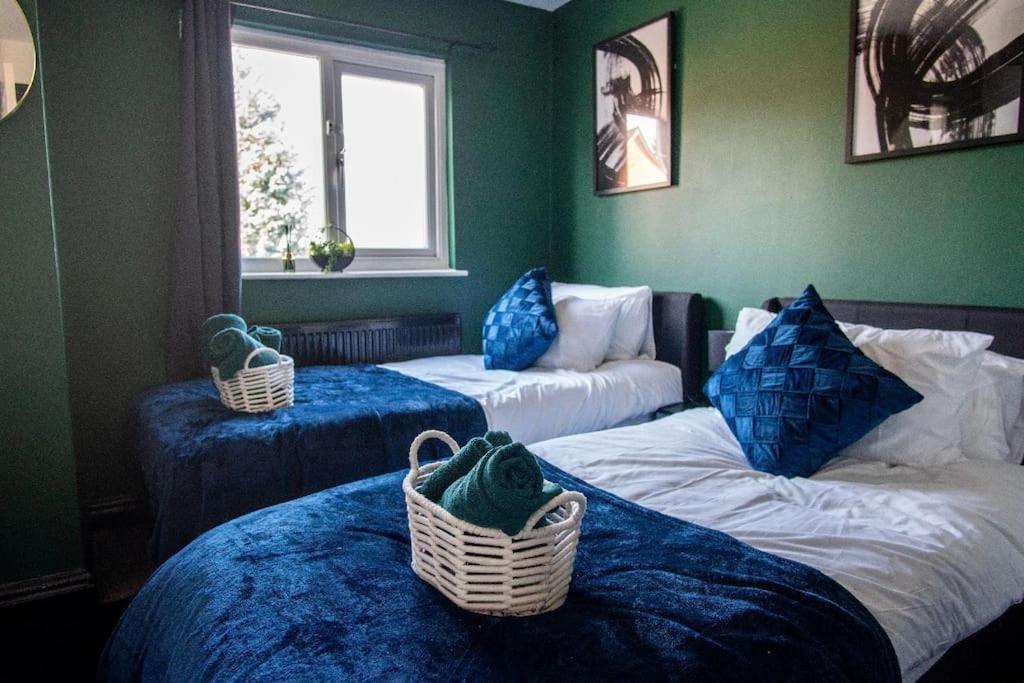 Beautiful House Off-Road Free Parking Villa Farnworth Buitenkant foto