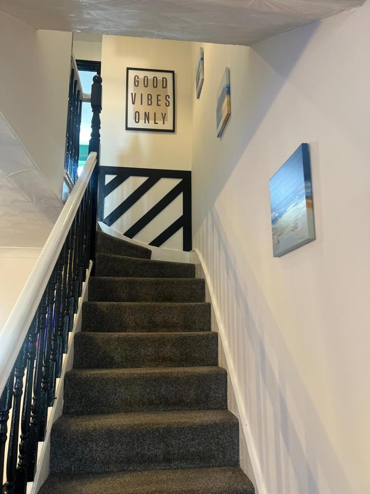Beautiful House Off-Road Free Parking Villa Farnworth Buitenkant foto